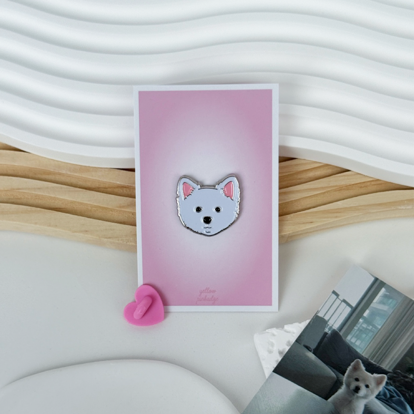 MONI_Enamel Pin